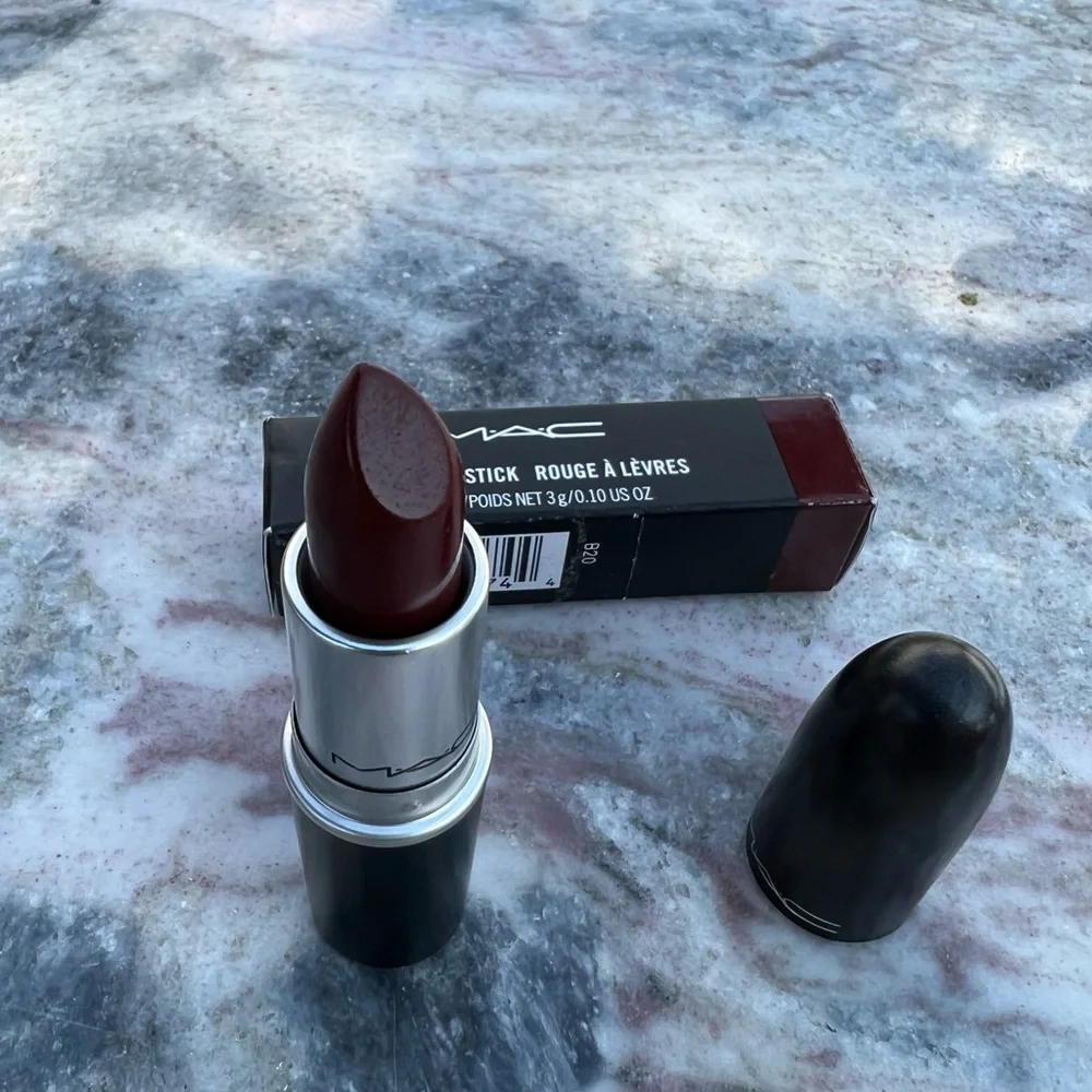 MAC LIPSTICK NIB